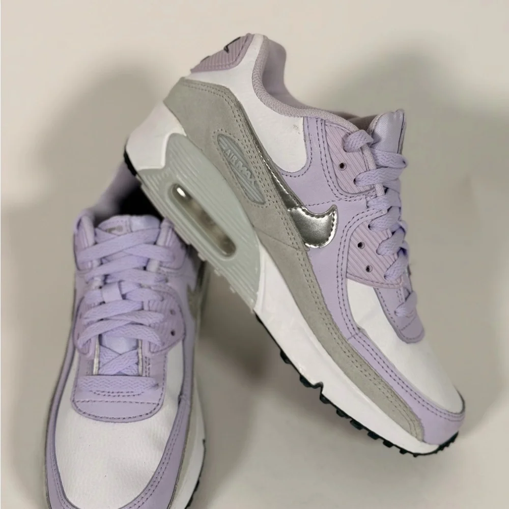 NWOB New Nike Air Max 90 White Violet Frost (GS)